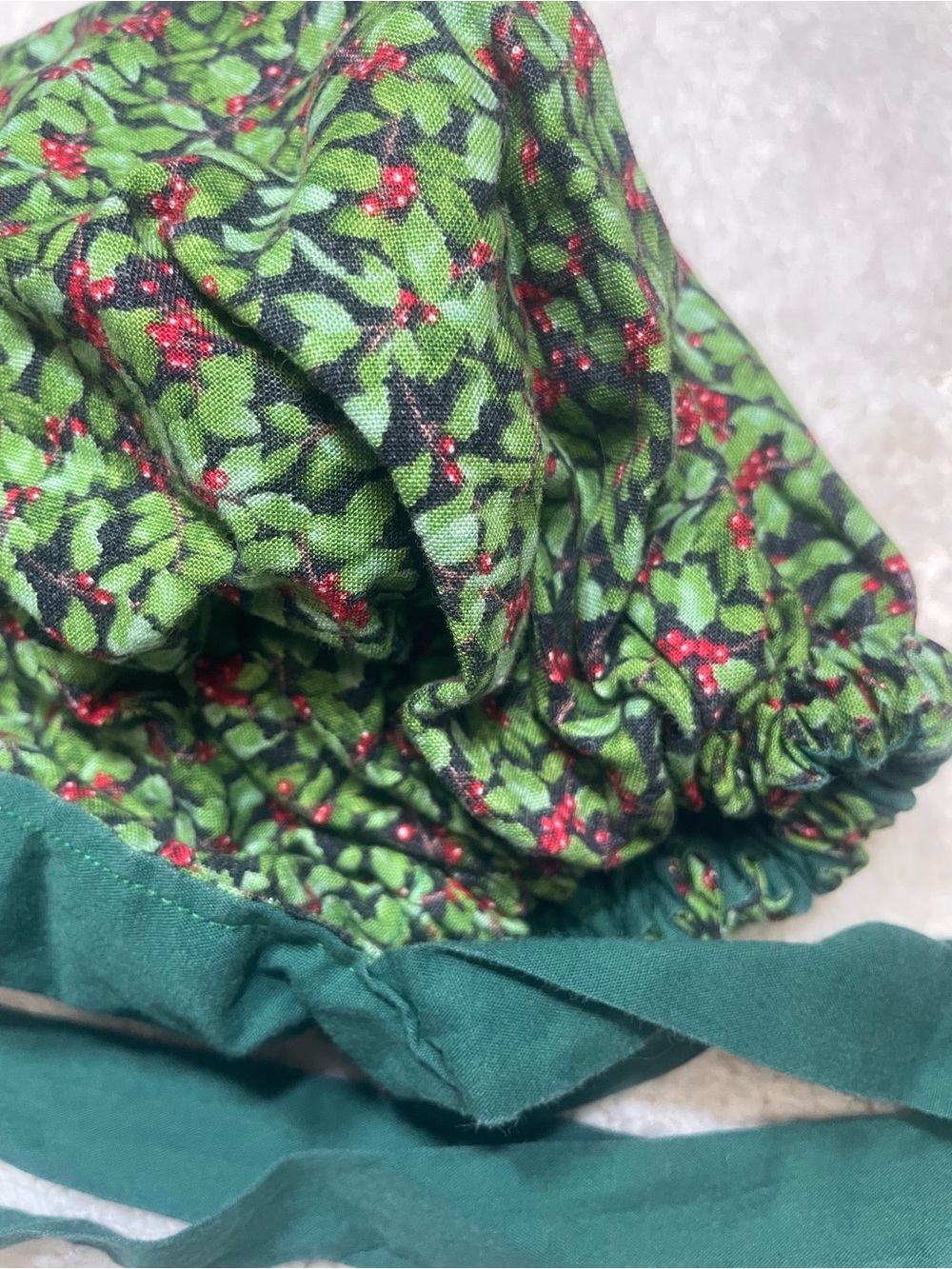Bonnet Surgical Scrub Cap Holiday Green Holly Print | Like New Tie-Back Elastic